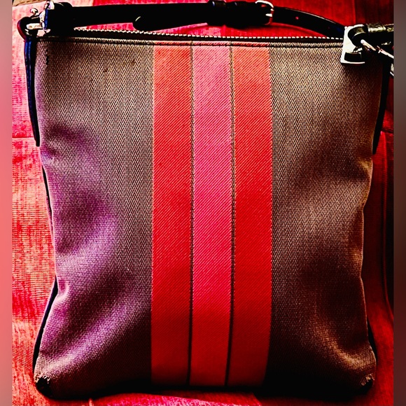 Coach New York with Carriage Crossbody Bag Slight Rubbing on Corners - Picture 2 of 8